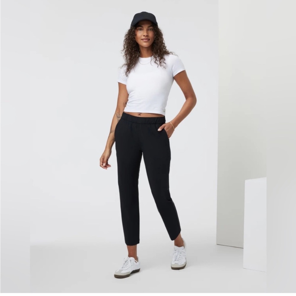 Vuori Black Ankle Cropped Pants